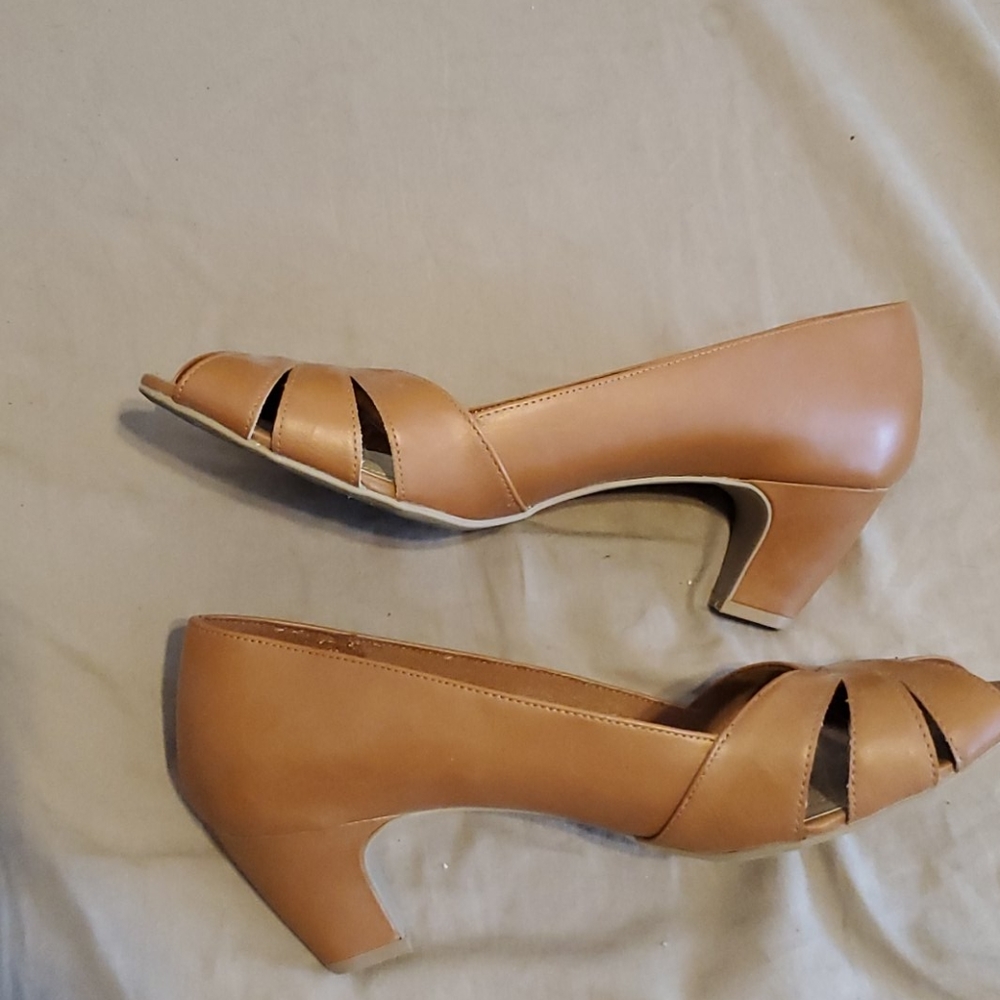 Heels - Picture 3 of 3